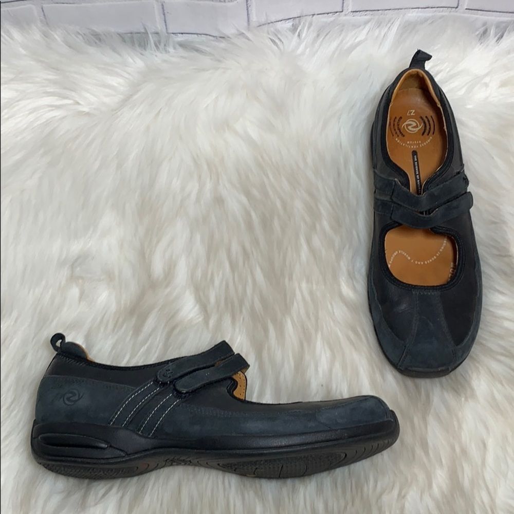 Z7 Serenity Black Leather Mary‎ Jane Shoes Sz 7
